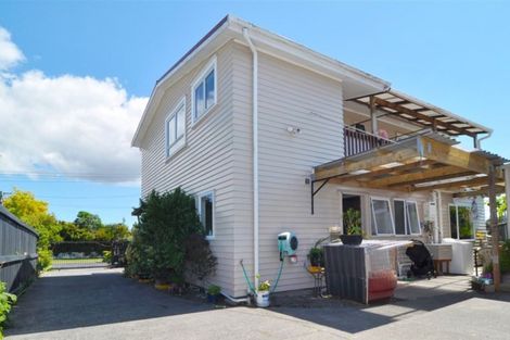 Photo of property in 2a Bamboo Grove, Kelston, Auckland, 0602