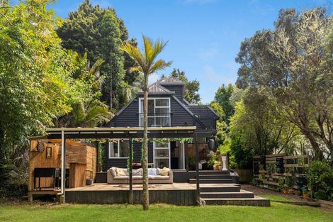 Photo of property in 1 Dorothy Road, Laingholm, Auckland, 0604