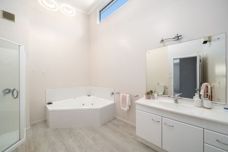 Photo of property in 4 Handly Grove, Churton Park, Wellington, 6037