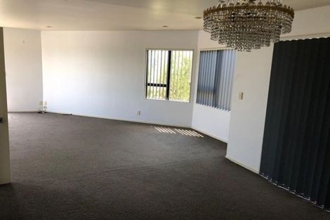 Photo of property in 18 Lobelia Rise, Goodwood Heights, Auckland, 2105