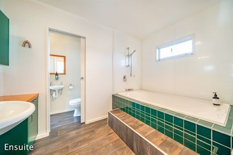 Photo of property in 24 Glen Road, Stokes Valley, Lower Hutt, 5019