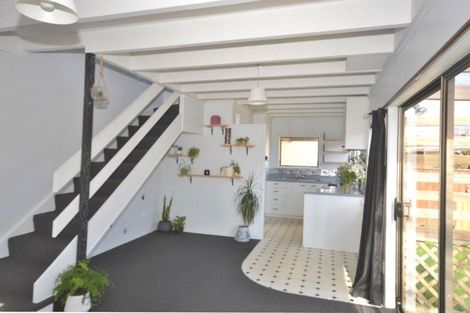 Photo of property in 2/506 Devonport Road, Tauranga South, Tauranga, 3112