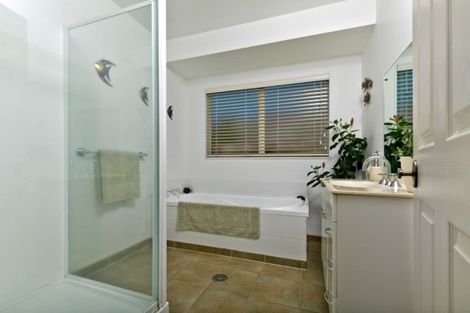 Photo of property in 133 Awaroa Road, Sunnyvale, Auckland, 0612