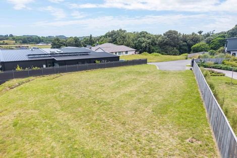 Photo of property in 10 Piwakawaka Way, Waikanae, 5036