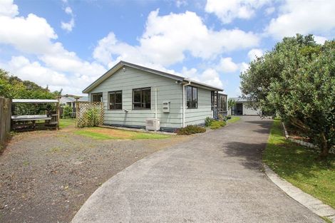 Photo of property in 14 Litchfield Place, Clarks Beach, 2122
