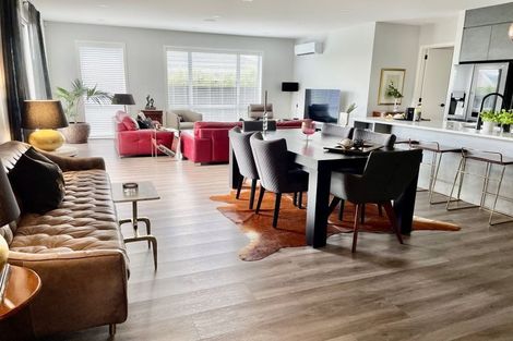 Photo of property in 17 Rowles Road, Pukekohe, 2120