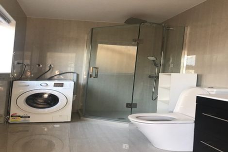 Photo of property in 24 Para Close, Fairview Heights, Auckland, 0632