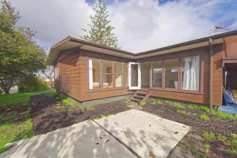 Photo of property in 103 Ennis Avenue, Pakuranga Heights, Auckland, 2010