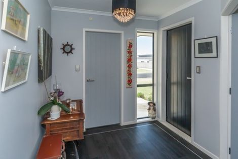 Photo of property in 7 Oxnam Place, Foxton Beach, Foxton, 4815