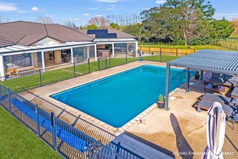 Photo of property in 8 Meadowview Close, Waiuku, 2123