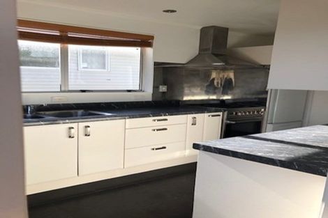 Photo of property in 124 Taylor Terrace, Tawa, Wellington, 5028