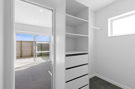 Photo of property in 5a Balmain Street, Newlands, Wellington, 6037