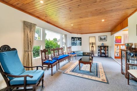 Photo of property in 1/8 Sunset Road, Unsworth Heights, Auckland, 0632