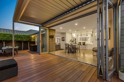 Photo of property in 76 Uxbridge Road, Cockle Bay, Auckland, 2014