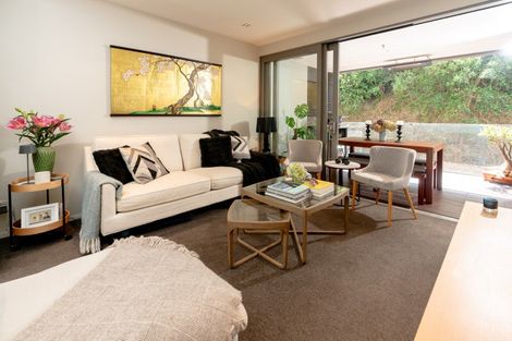 Photo of property in Patent 326 Apartments, 212s/326 Evans Bay Parade, Hataitai, Wellington, 6021