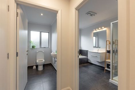 Photo of property in 6 D'urville Place, Kelvin Grove, Palmerston North, 4414