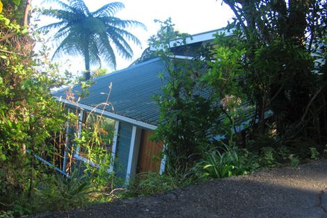 Photo of property in 40 Walter Road, Lowry Bay, Lower Hutt, 5013