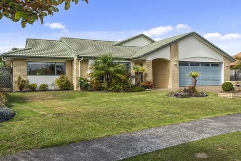 Photo of property in 214 Kilkenny Drive, East Tamaki Heights, Auckland, 2016