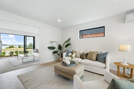 Photo of property in 121 Waituarua Drive, Takanini, Auckland, 2112