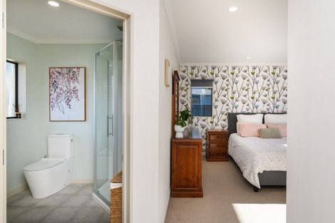 Photo of property in 12 Mana Place, Awapuni, Palmerston North, 4412