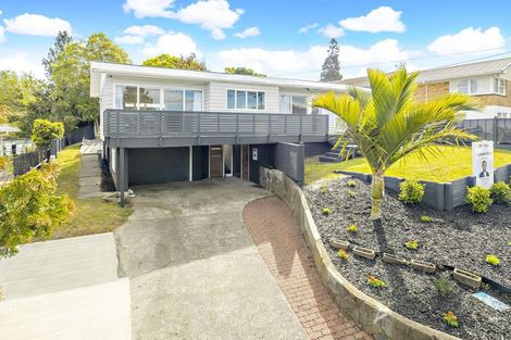 Photo of property in 6 Brouder Place, Hillpark, Auckland, 2102