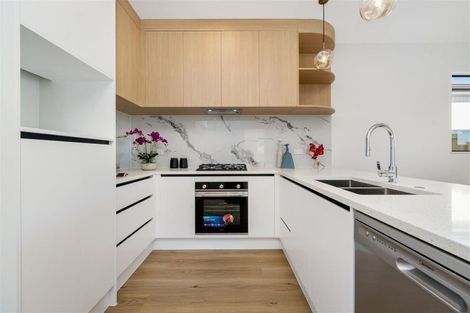 Photo of property in 6 Woven Place, Karaka, Papakura, 2113