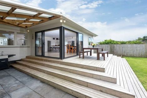 Photo of property in 50 Dale Crescent, Pakuranga, Auckland, 2010