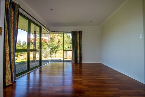 Photo of property in 102 Pacific Drive, Fitzherbert, Palmerston North, 4410