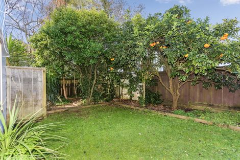 Photo of property in 2/31 Challen Close, Conifer Grove, Takanini, 2112