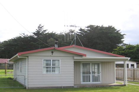 Photo of property in 13 Dewe Terrace, Foxton Beach, Foxton, 4815