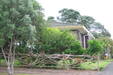 Photo of property in 2/19 Windermere Crescent, Blockhouse Bay, Auckland, 0600