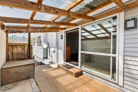 Photo of property in 9 Regent Place, Blagdon, New Plymouth, 4310