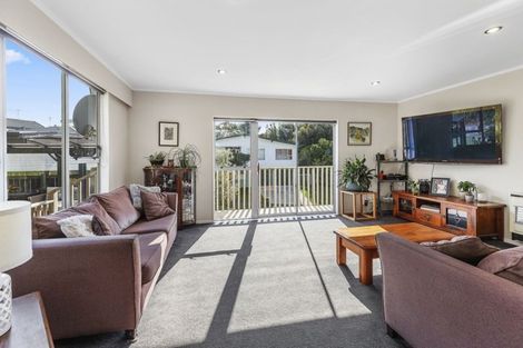 Photo of property in 45 Oriel Avenue, Tawa, Wellington, 5028