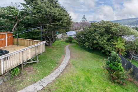 Photo of property in 28 Raroa Terrace, Tawa, Wellington, 5028