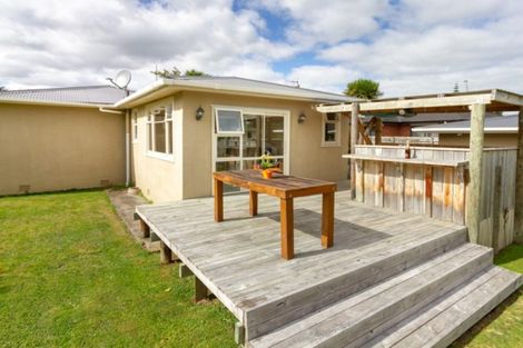 Photo of property in 25 Galway Avenue, Hokowhitu, Palmerston North, 4410