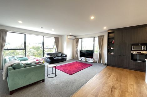 Photo of property in 4/4 Mcquoid Place, Glenfield, Auckland, 0629