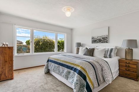 Photo of property in 16 Bedford Street, Te Atatu South, Auckland, 0610
