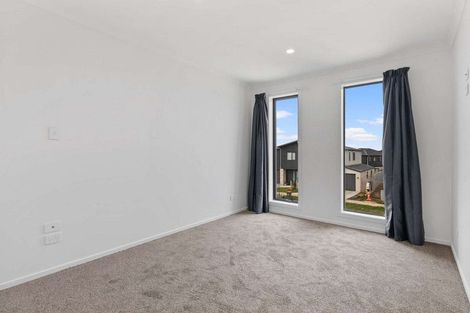 Photo of property in 1 Kaimai Avenue, Massey, 0614
