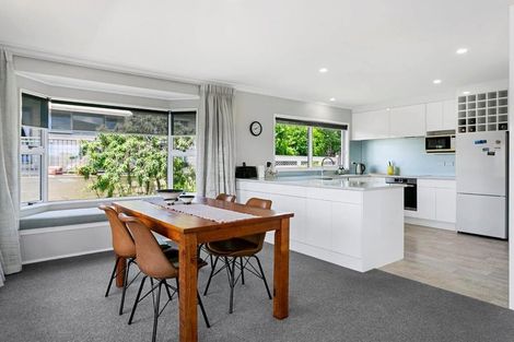 Photo of property in 2 Golders Place, Richmond Heights, Taupo, 3330