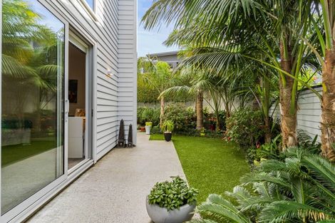 Photo of property in 4a Beach Road, Castor Bay, Auckland, 0620