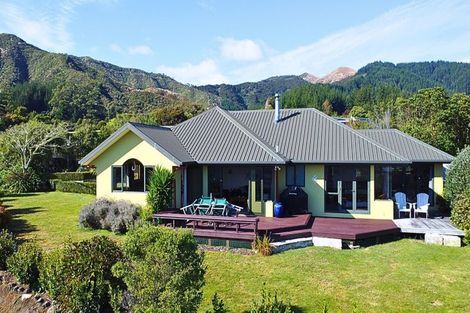 Photo of property in 28 Nyhane Drive, Ligar Bay, Takaka, 7183