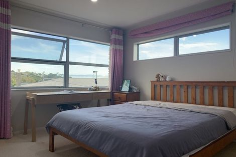 Photo of property in 17 Limmer Place, Browns Bay, Auckland, 0632