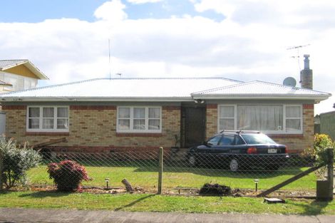 Photo of property in 2/5 Campbell Place, Papakura, 2110