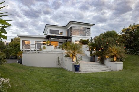 Photo of property in 12 George Street, Hospital Hill, Napier, 4110