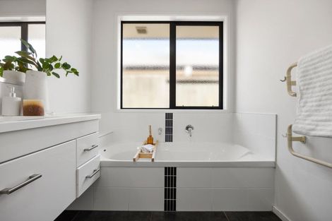 Photo of property in 9 Edgeview Crescent, Fitzroy, Hamilton, 3206