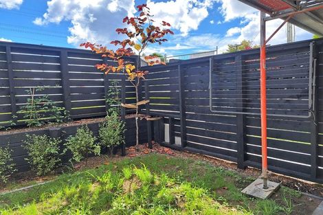 Photo of property in 2/47 Awaroa Road, Sunnyvale, Auckland, 0612
