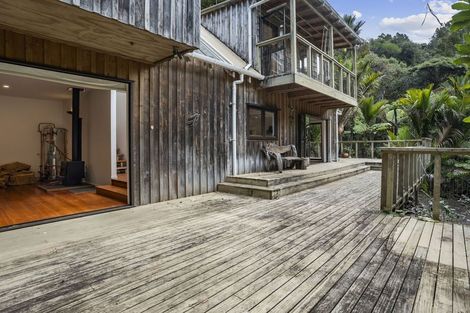 Photo of property in 40 Lone Kauri Road, Karekare, New Lynn, 0772