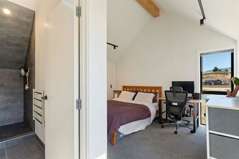 Photo of property in 5 Curvey Court, Jacks Point, 9371