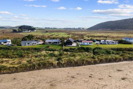 Photo of property in 497 Waikawa-curio Bay Road, Curio Bay, Tokanui, 9884