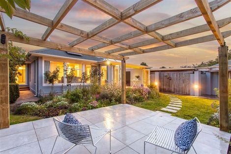 Photo of property in 17 Joyce Crescent, Ilam, Christchurch, 8041